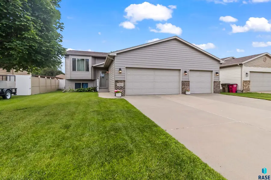 3513 W 90 St, Sioux Falls, SD 57108 - #2