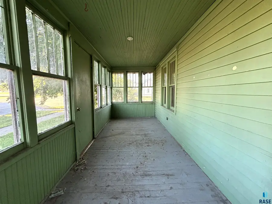603 N Broadway Ave, Miller, SD 57362 - #2