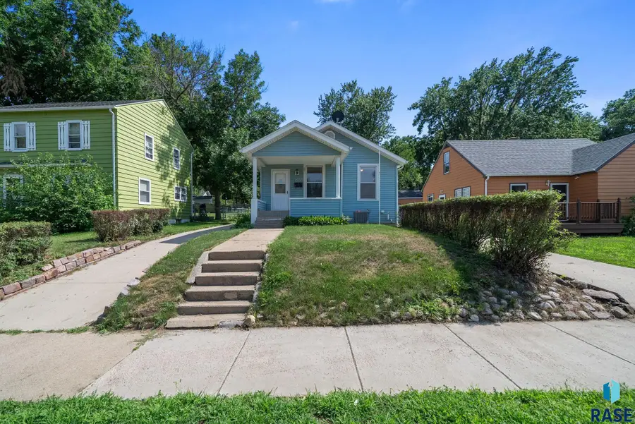 1207 W Sioux St, Sioux Falls, SD 57104 - #3