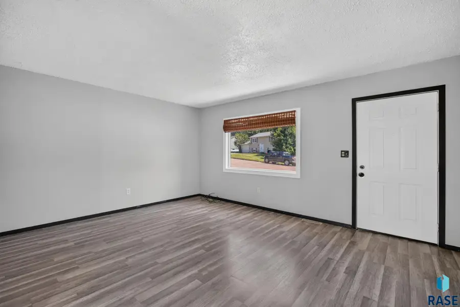 1325 S Annway Dr, Sioux Falls, SD 57103 - #3