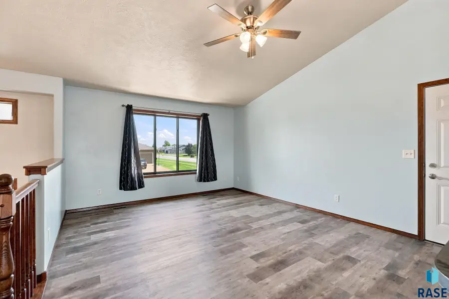 3929 S Camden Ave, Sioux Falls, SD 57106 - #2