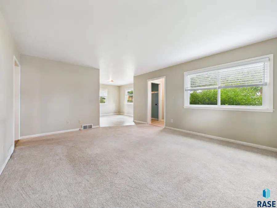 1608 S Sherman Ave, Sioux Falls, SD 57105 - #2