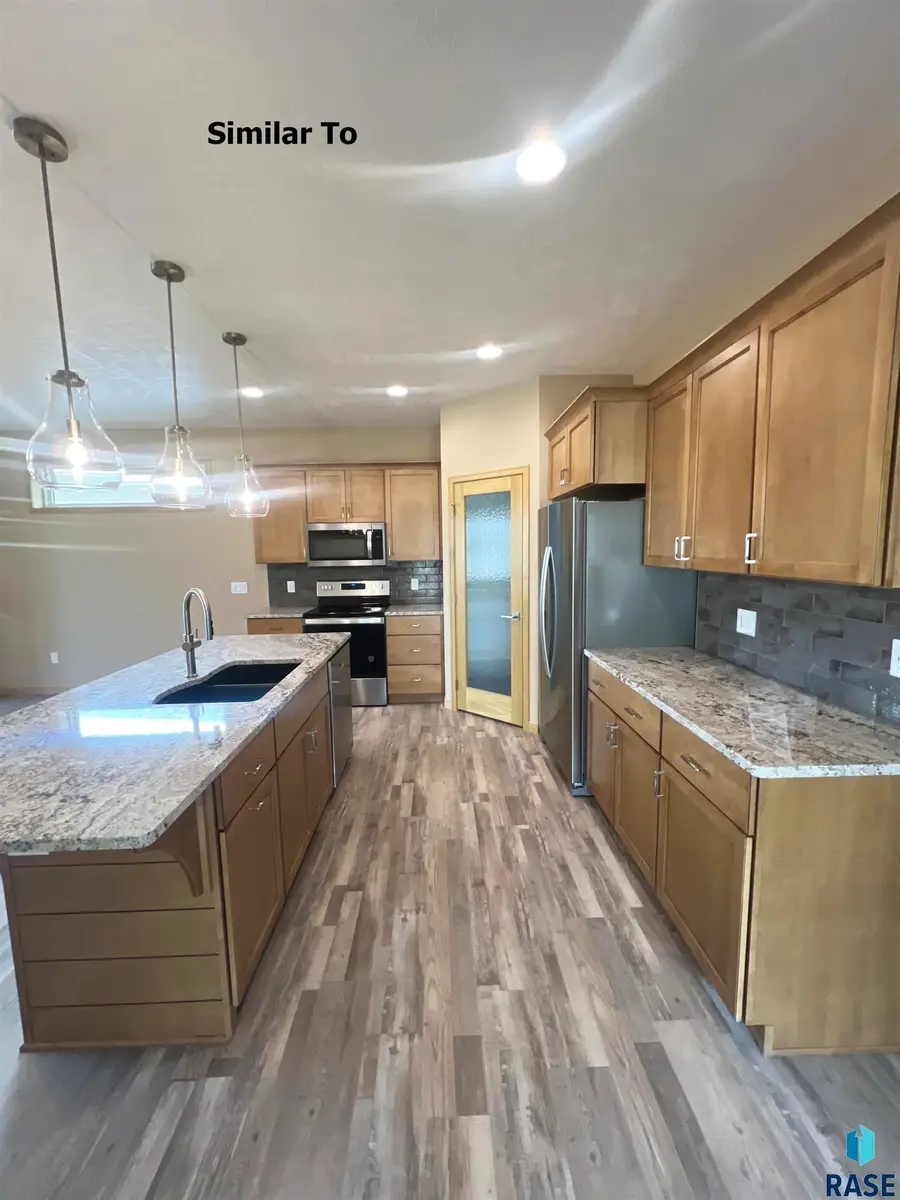 5921 S Huntwood Ave, Sioux Falls, SD 57108 - #3