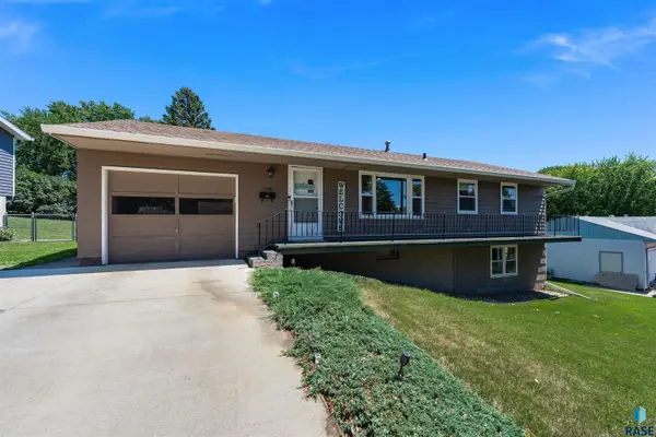 1108 S Laurie Dr, Sioux Falls, SD 57103