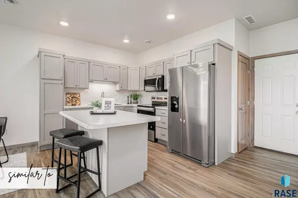 8001 E Tencate Pl, Sioux Falls, SD 57110