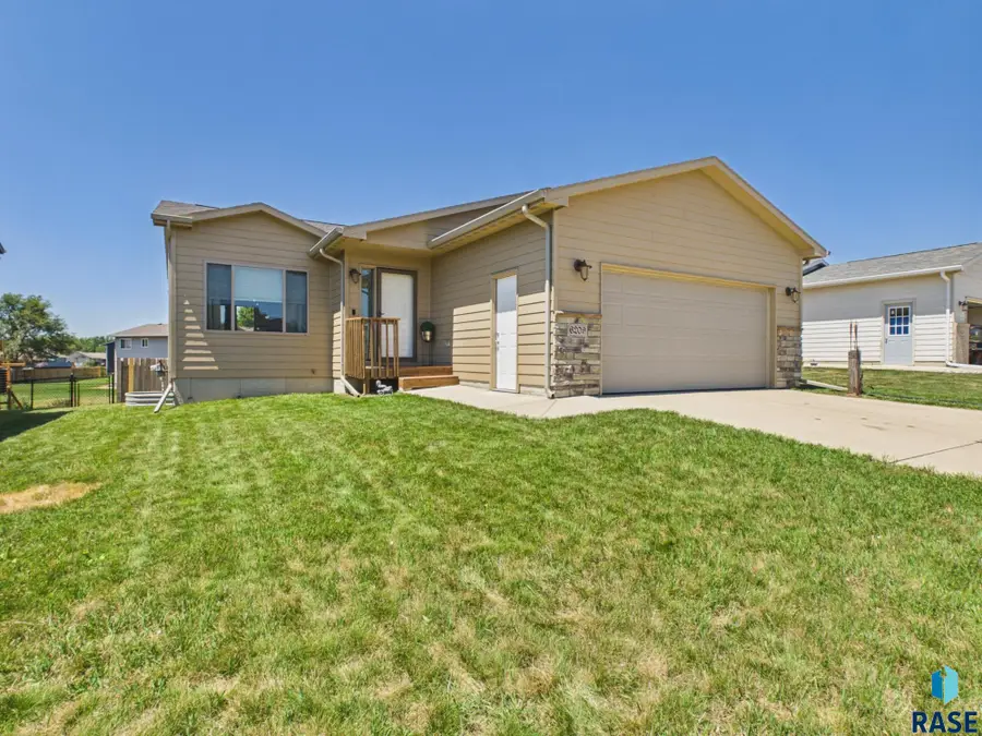 6209 N Seubert Ave, Sioux Falls, SD 57104 - #2