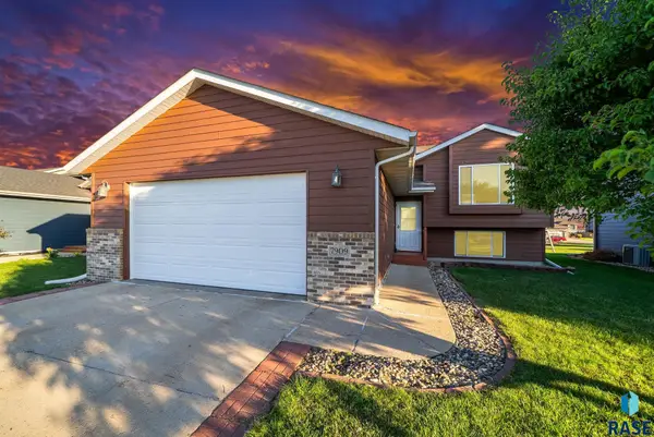 7909 W Wilson Dr, Sioux Falls, SD 57106