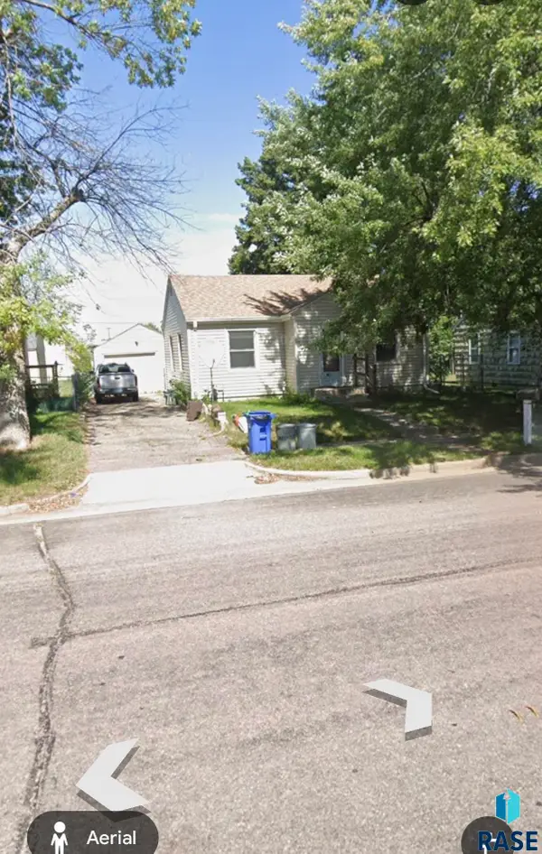 616 W 43rd St, Sioux Falls, SD 57105