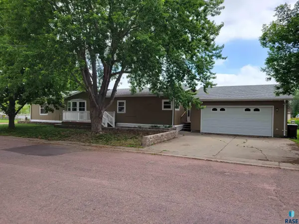 706 N Mallard Pl, Sioux Falls, SD 57107
