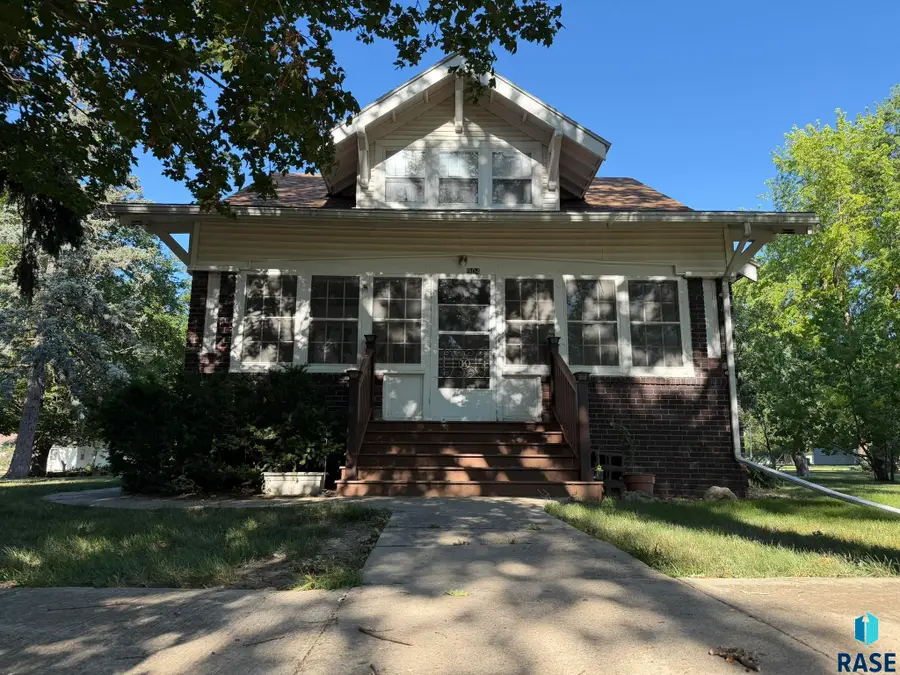904 S Cherry St, Freeman, SD 57029 - #3