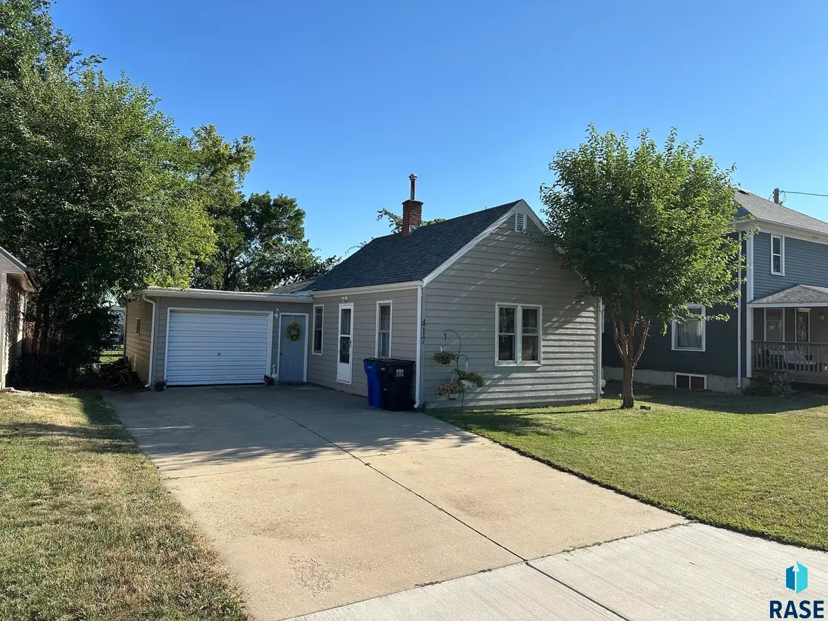 417 W 1st Ave, Lennox, SD 57039 - #1