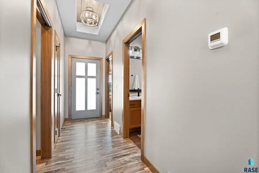 E Lakeview Dr, Brandon, SD 57005 - #2