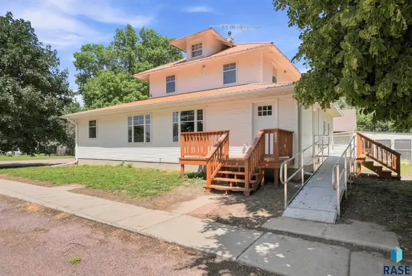 1040 Lincoln St, Centerville, SD 57014