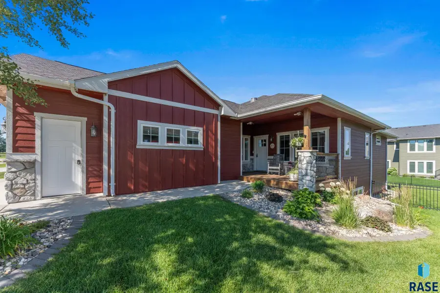 309 S Dockside Cir, Sioux Falls, SD 57107 - #2
