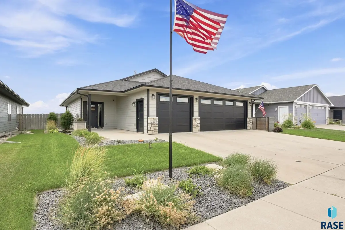 217 Devitt Dr, Harrisburg, SD 57032 - #1