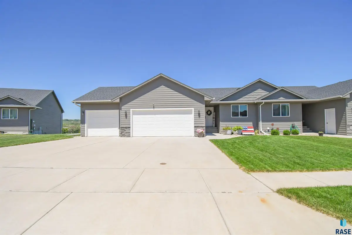 1316 N Archer Dr, Sioux Falls, SD 57103 - #1