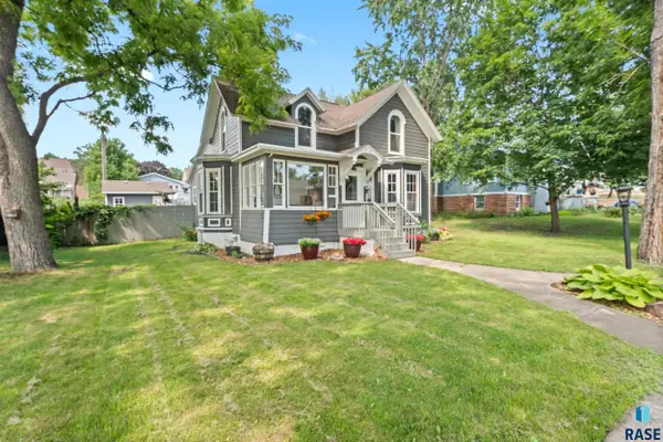 410 E 6th St, Dell Rapids, SD 57022