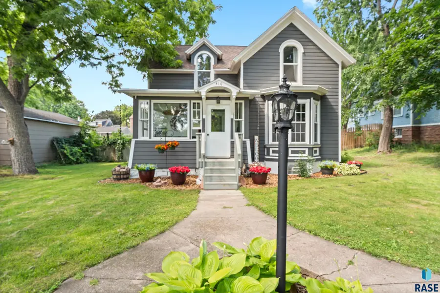 410 E 6th St, Dell Rapids, SD 57022 - #3
