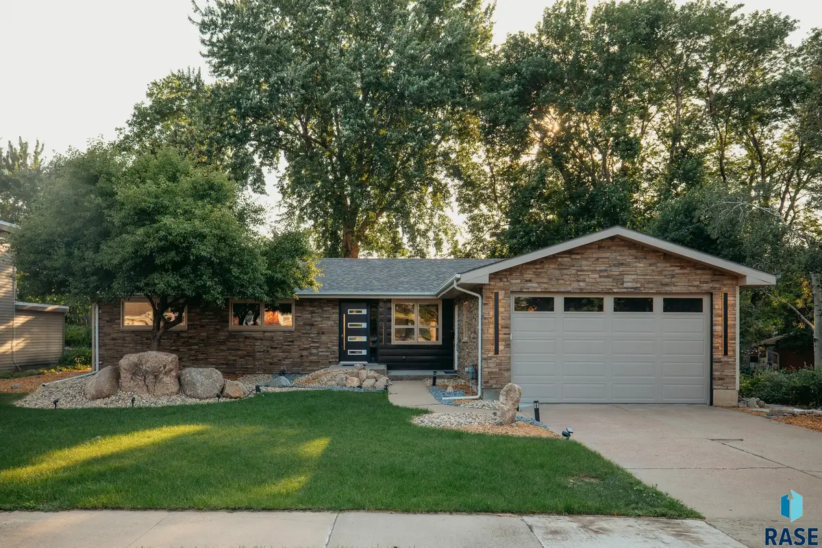 1601 S Williams Ave, Sioux Falls, SD 57105 - #1