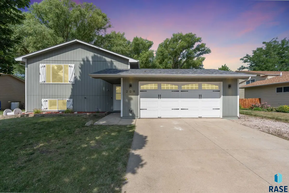 209 N Steven St N, Worthing, SD 57077 - #1