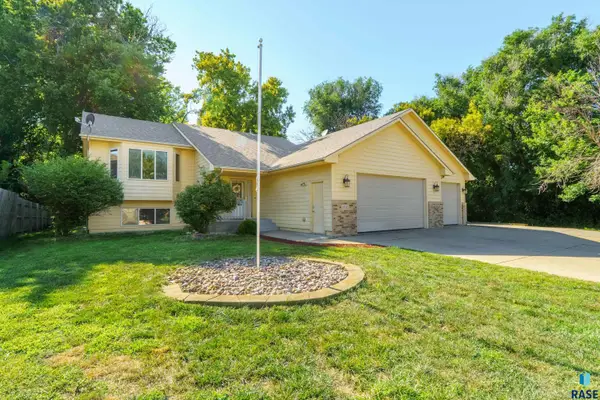 1920 E Tracy Ln, Sioux Falls, SD 57103