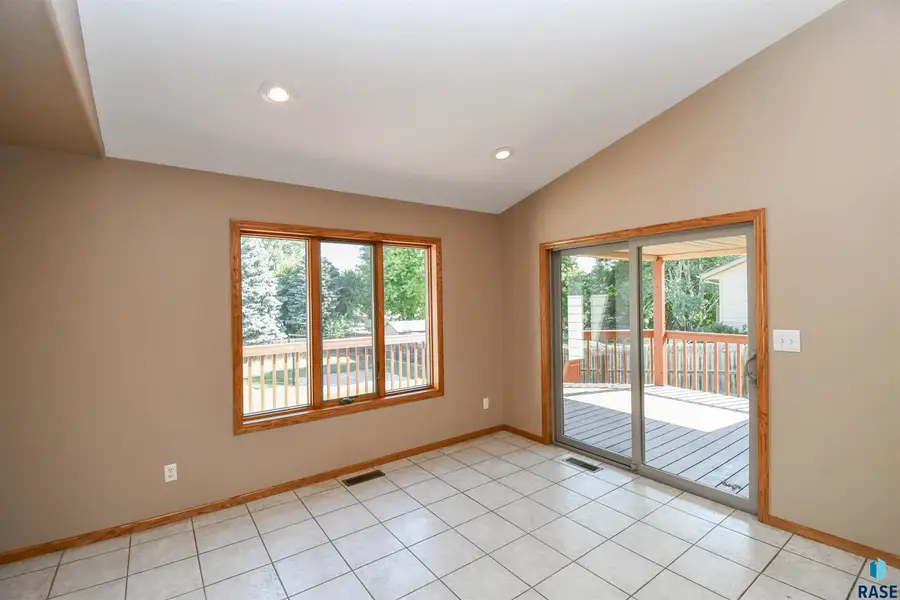 104 E 9th St, Crooks, SD 57020 - #2