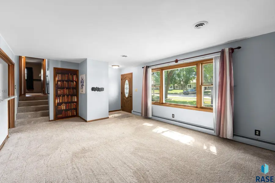 4004 S Marion Rd, Sioux Falls, SD 57106 - #2