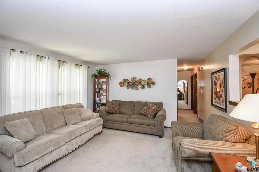 6605 W 47th St, Sioux Falls, SD 57106 - #3