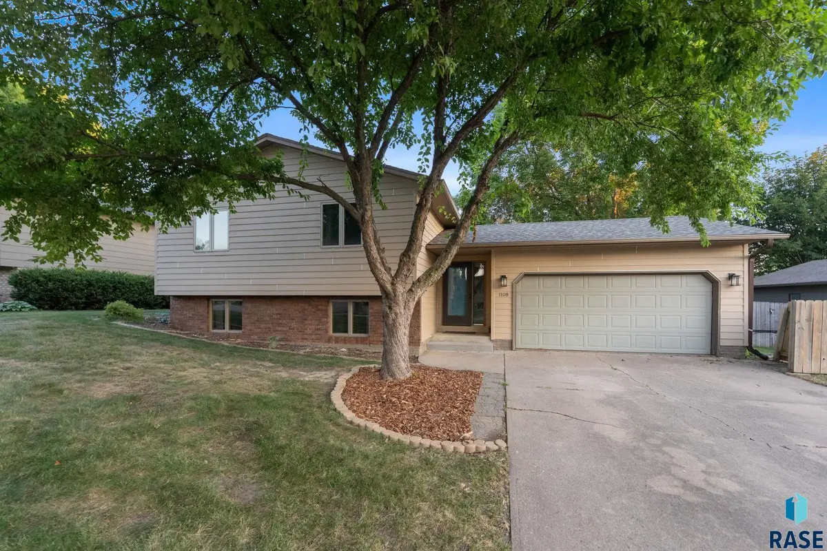 1108 E Dove Trl, Sioux Falls, SD 57108 - #1