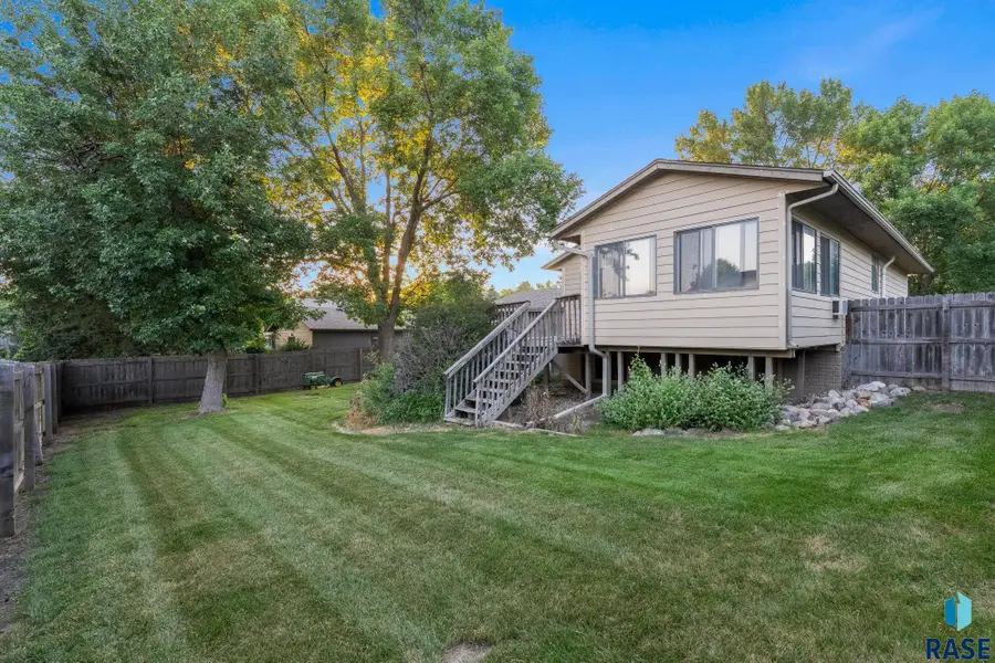 1108 E Dove Trl, Sioux Falls, SD 57108 - #2