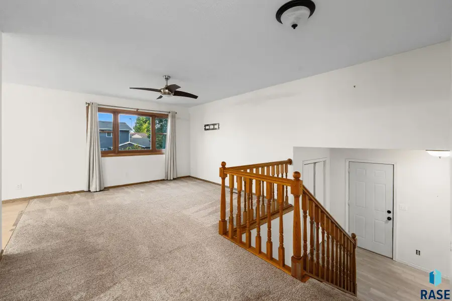 1108 E Dove Trl, Sioux Falls, SD 57108 - #3