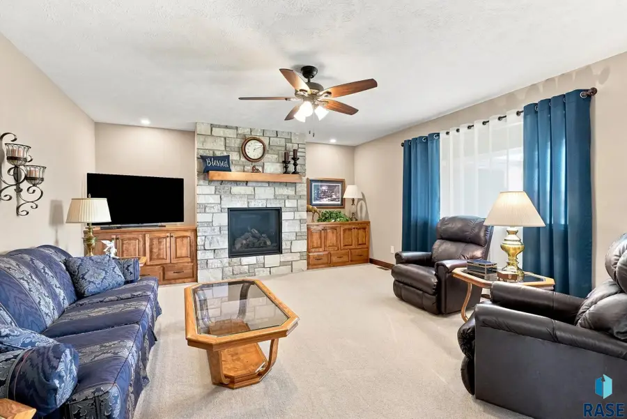 109 Lake Ridge Dr, Wentworth, SD 57075 - #3