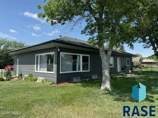 556 N Lake Dr, Watertown, SD 57201