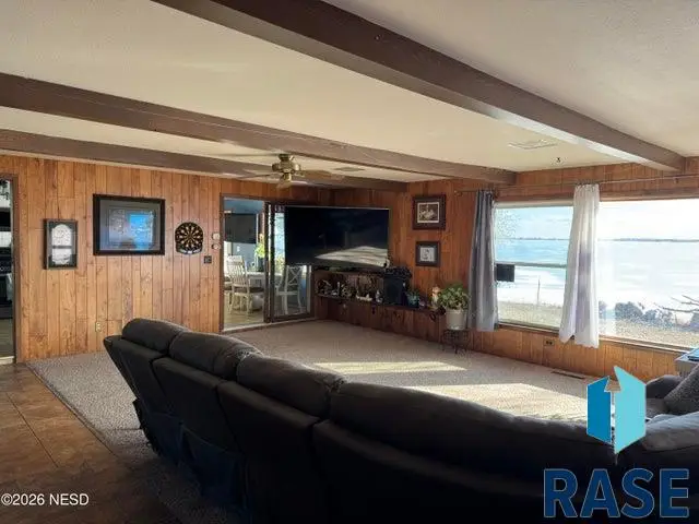 556 N Lake Dr, Watertown, SD 57201 - #2