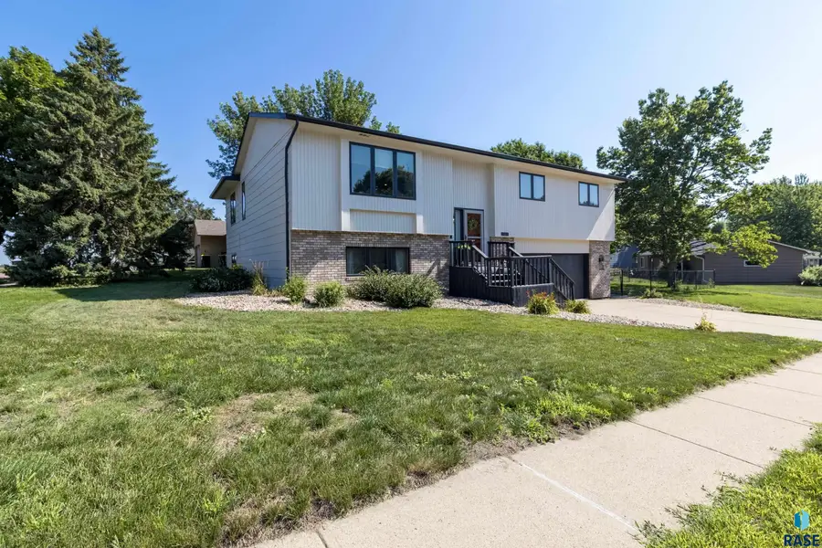 6804 W 51st St, Sioux Falls, SD 57106 - #2
