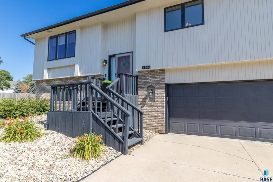 6804 W 51st St, Sioux Falls, SD 57106 - #3