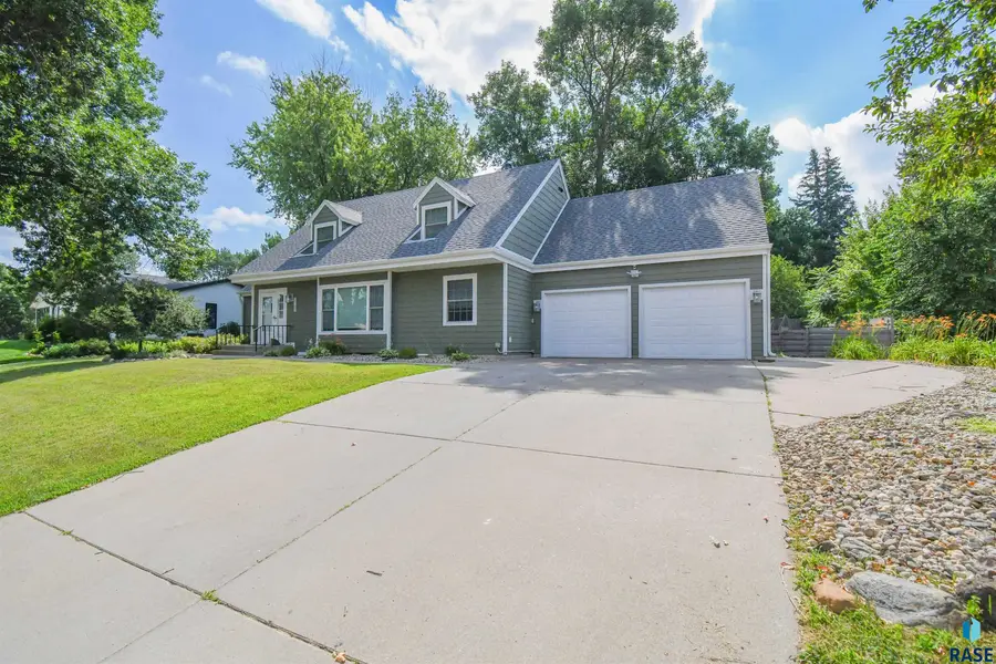 1705 E Edgewood Rd, Sioux Falls, SD 57103 - #2