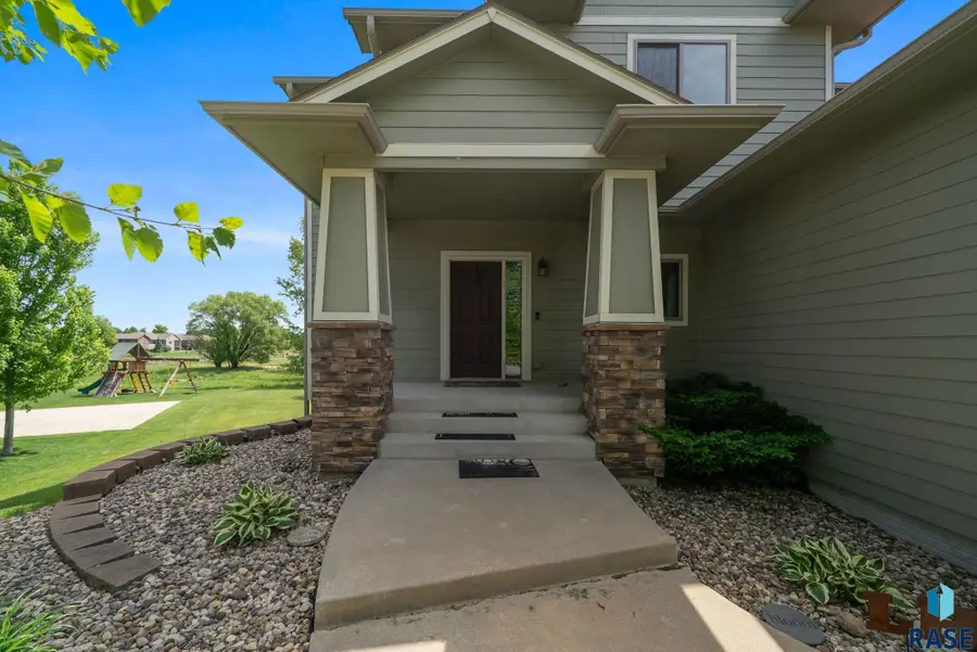 3708 E Wakefield Cir, Sioux Falls, SD 57103 - #2