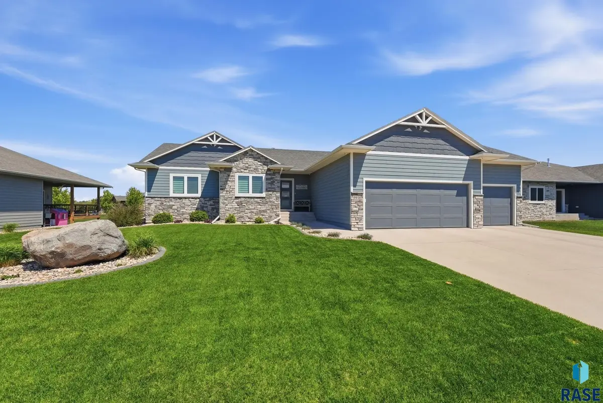 6616 E 33rd St, Sioux Falls, SD 57110 - #1