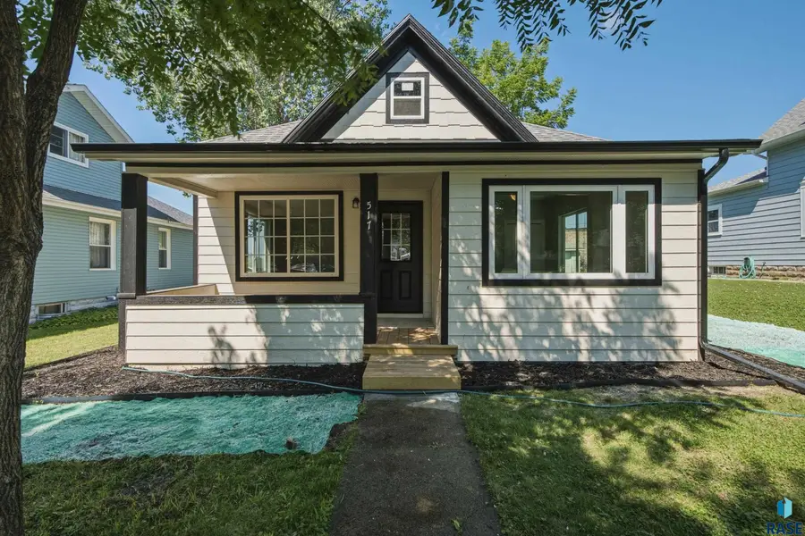 517 Center Ave, Garretson, SD 57030 - #2