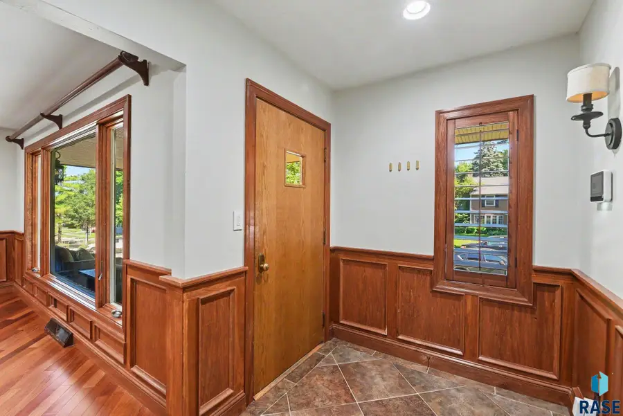 301 E 32nd St, Sioux Falls, SD 57105 - #2