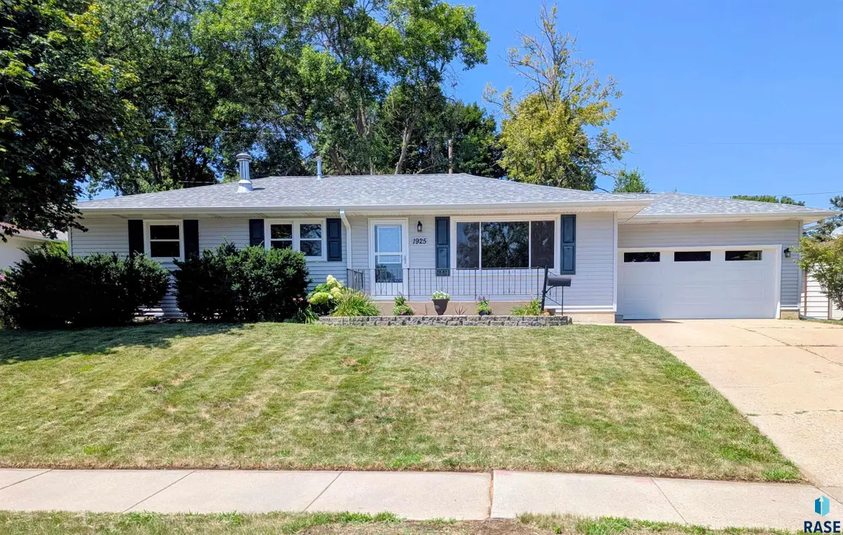 1925 S Cardinal Dr, Sioux Falls, SD 57105 - #1
