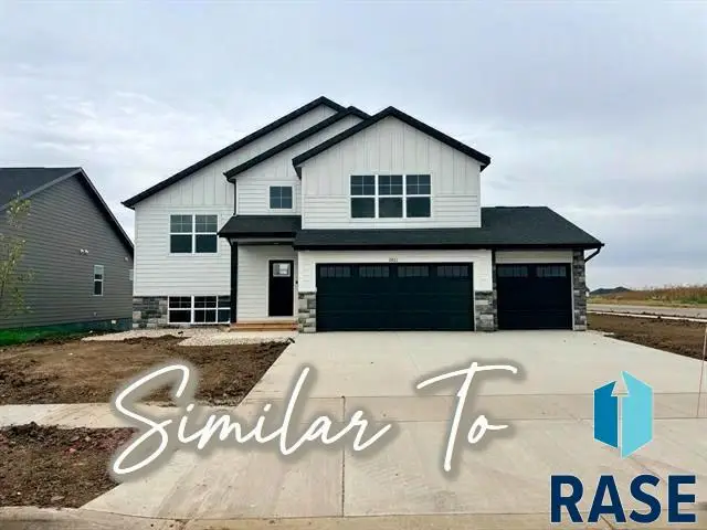6220 W Goldberg Dr, Sioux Falls, SD 57107 - #1