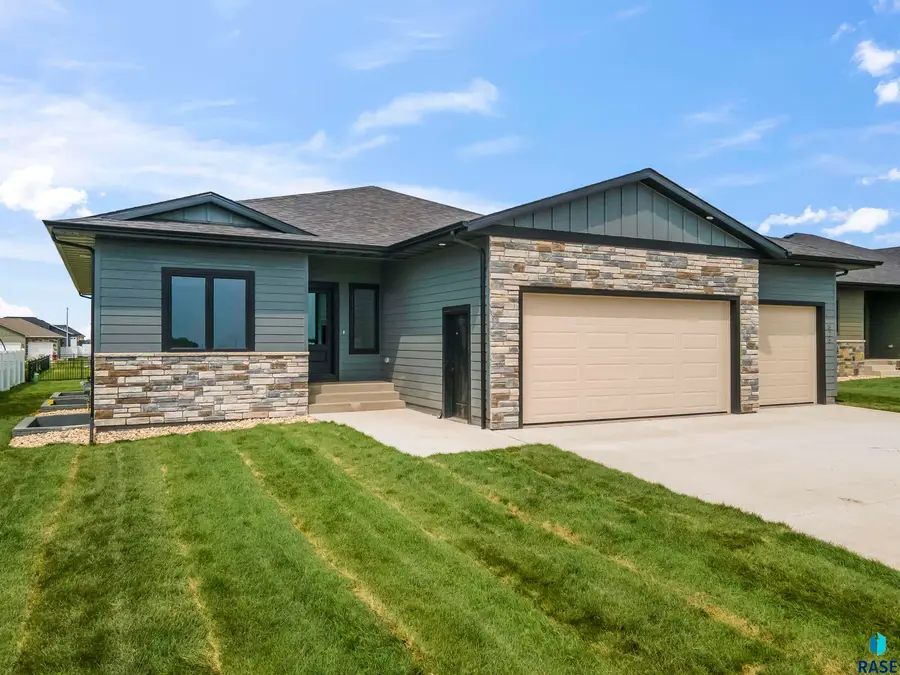 825 Sallie Ave, Harrisburg, SD 57032 - #2