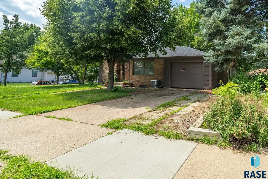 2113 S Western Ave, Sioux Falls, SD 57105 - #3
