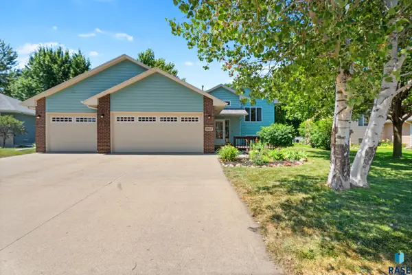 1905 E 63rd St, Sioux Falls, SD 57108