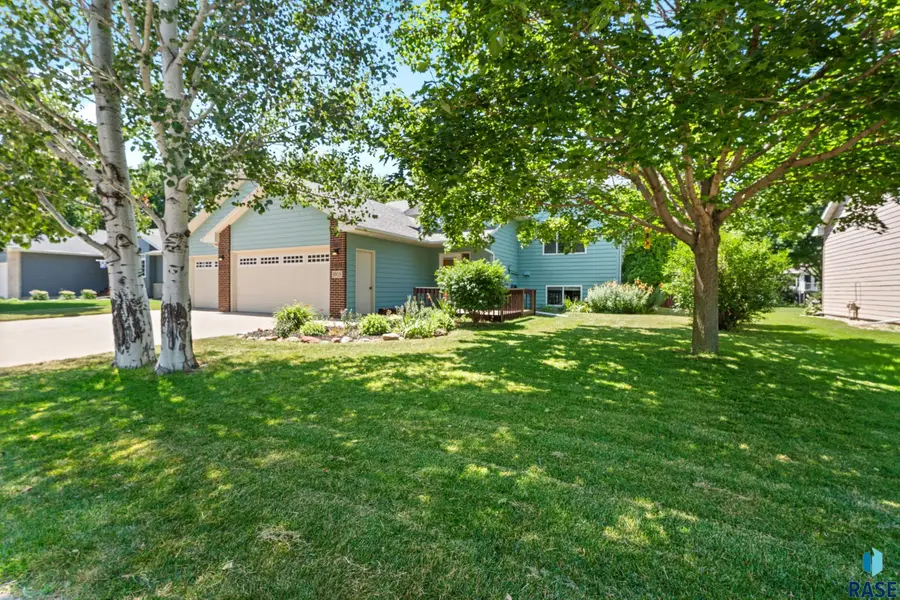 1905 E 63rd St, Sioux Falls, SD 57108 - #2