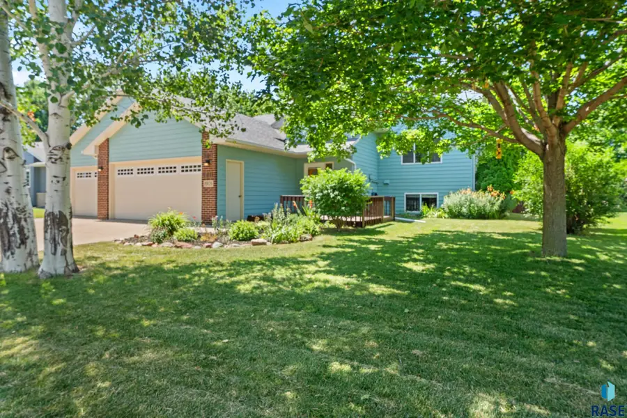 1905 E 63rd St, Sioux Falls, SD 57108 - #3