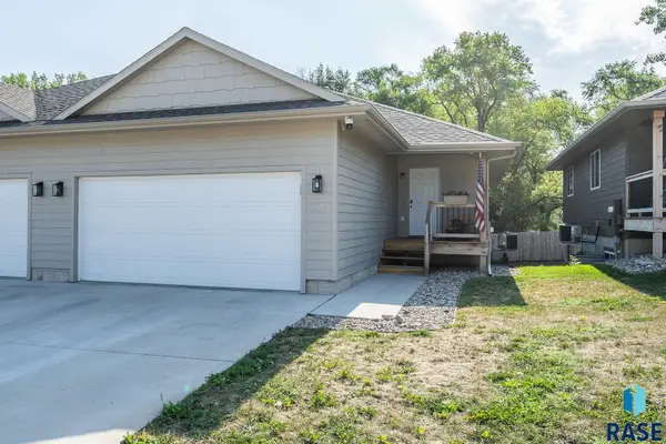 1806 N Oberg Cir, Sioux Falls, SD 57103