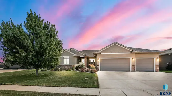 1108 S Hyannis Port Ln, Sioux Falls, SD 57106